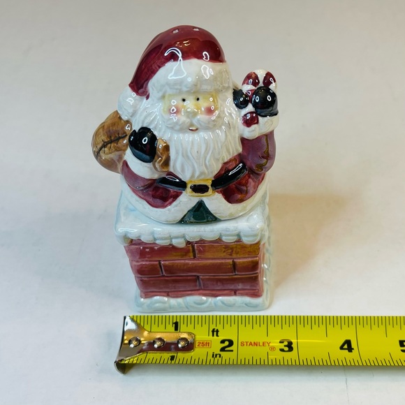 Santa on Chimney Salt and Pepper Shaker Set - Picture 4 of 8